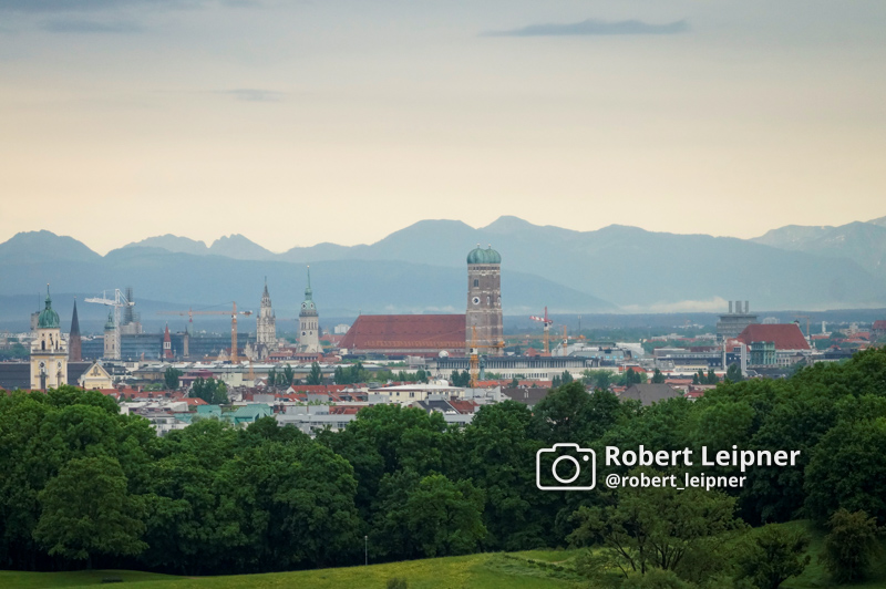 Alpenpanorma mit Münchner Skyline und der Frauenkirche