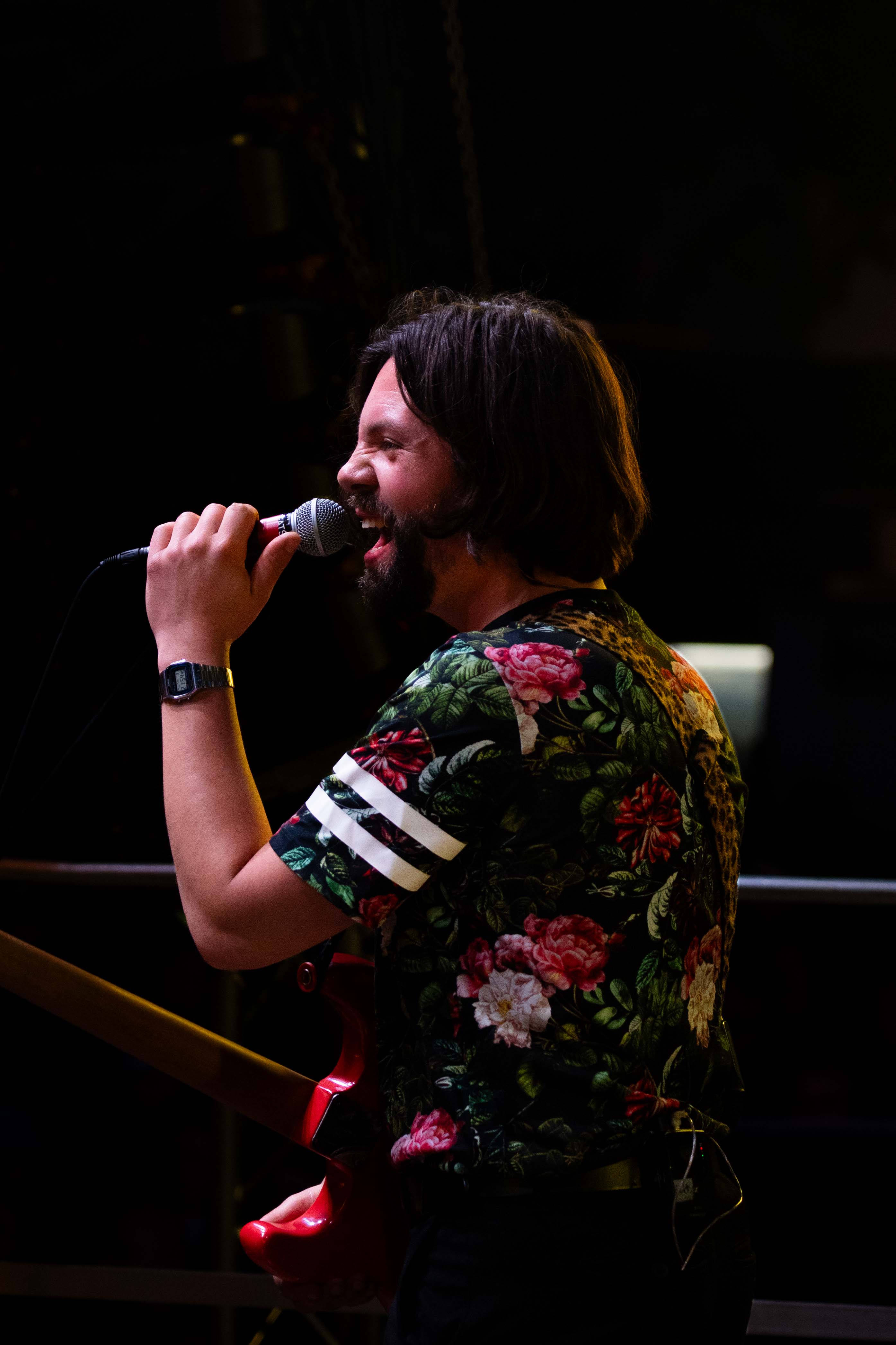 Gitarrist mit seiner Band auf dem Konzert in Paderborn