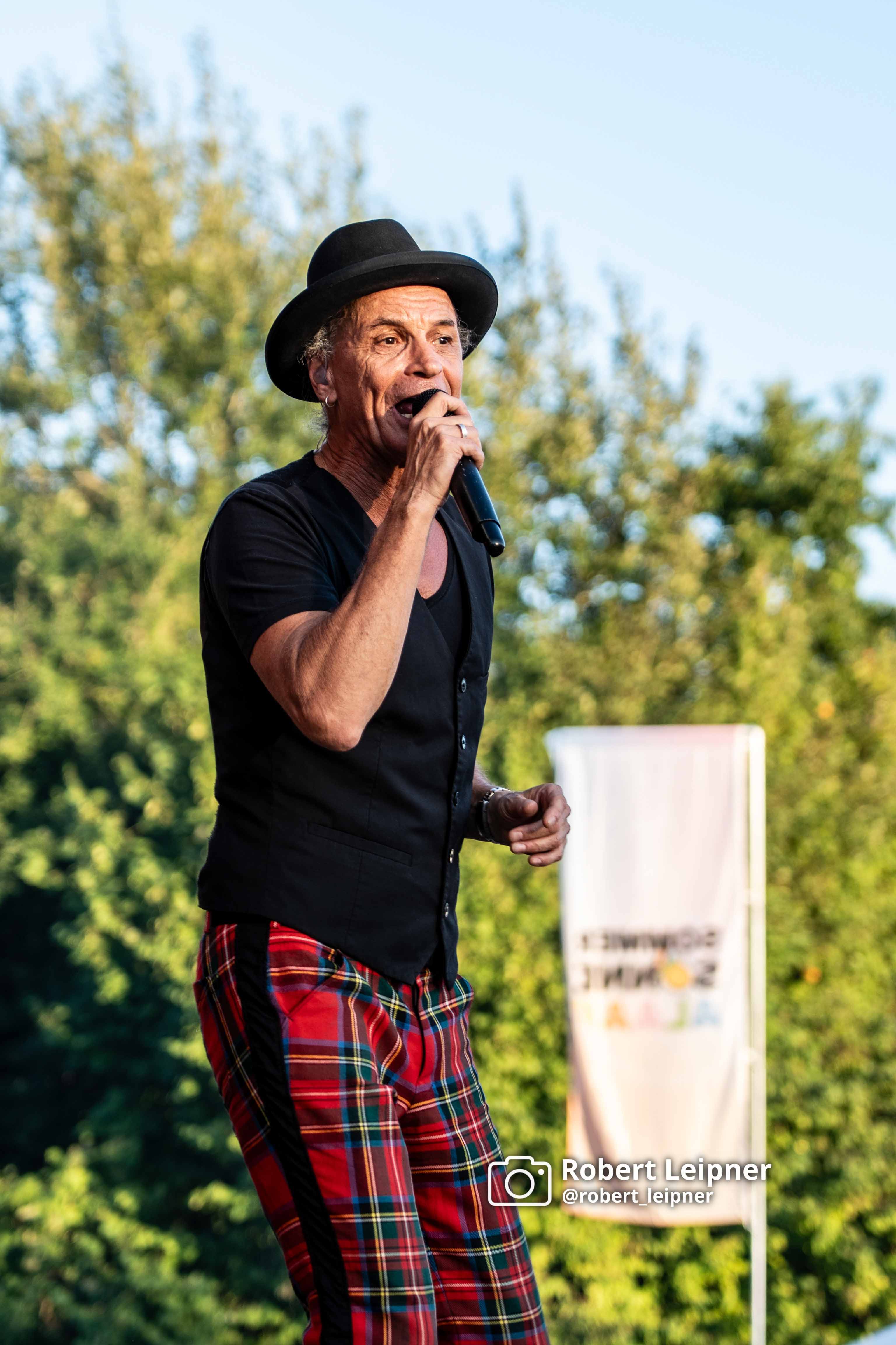 Frontmann der Karnevalsband brings